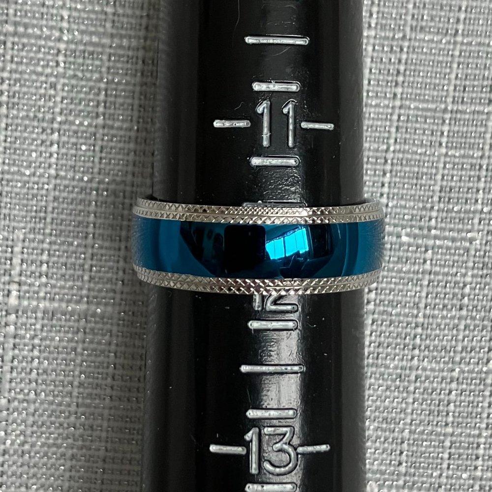 Silver with Sparkling Blue Insert Ring Size 12 - Picture 1 of 2